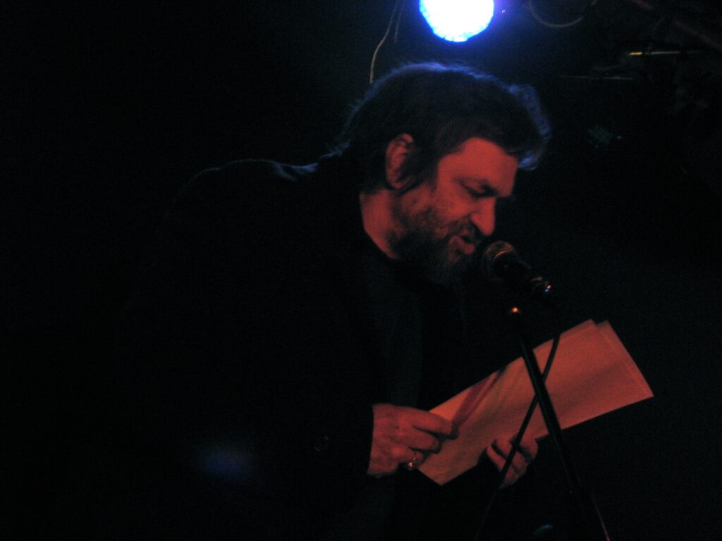 Hadayatullah auf der Lesebühne "Wort&Klangbildstelle", im Club "Das Bett", Nov. 2008